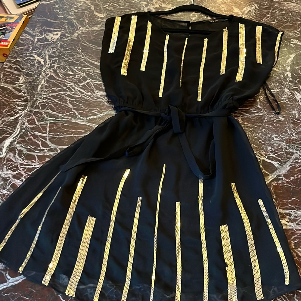 Black chiffon with sequin sleeveless dress polyester